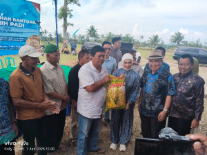 https://www.gardatipikornews.com.adhyaksanews.com/warga-kp-waru-desa-waru-kec-parung-yang-agamis-potong-6-kambing-dan-9-sapi-qurban-dihadiri-sekdes-babinmas-serta-babinsa