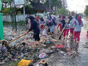 https://www.gardatipikornews.com.adhyaksanews.com/kejaksaan-agung-memeriksa-6-orang-saksi-terkait-perkara-minyak-mentah-pt-pertamina