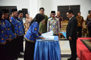https://www.gardatipikornews.com.adhyaksanews.com/warga-keluhkan-pelayanan-yang-kurang-responsif-di-kecamatan-caringintidak-menerima-pelayanan-di-jam-1130