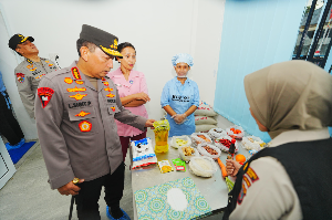 https://www.gardatipikornews.com.adhyaksanews.com/hadiri-groundbreaking-29-sppg-polda-sumut-dan-jajaran-kapolri-komitmen-dukung-program-mbg