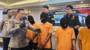 https://www.gardatipikornews.com.adhyaksanews.com/polisi-tangkap-5-pelaku-pencuri-kabel-lampu-di-koja