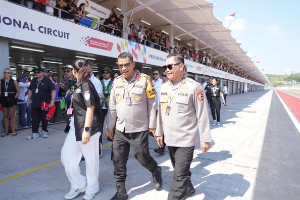 https://www.gardatipikornews.com.adhyaksanews.com/polres-tanggamus-dan-forkopimda-beri-kejutan-hut-tni-ke80-di-kodim-0424