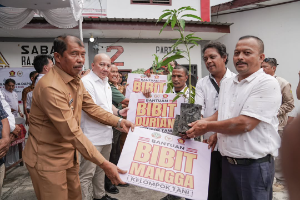 https://www.gardatipikornews.com.adhyaksanews.com/legislator-gerindra-salurkan-bibit-unggul-dan-sembako-ke-warga-toba