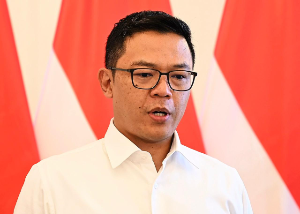 https://www.gardatipikornews.com.adhyaksanews.com/sekjen-gerindra-sugiono-merespons-pro-kontra-usulan-pahlawan-nasional