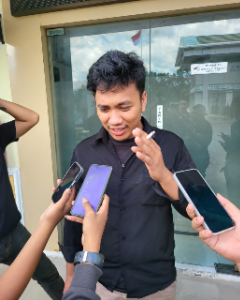 https://www.gardatipikornews.com.adhyaksanews.com/pemdes-cogreg-kec-parung-gelar-jumat-bersih-dengan-laksanakan-pembersihan-vandalisme-di-jalan-pahlawan