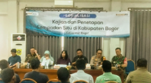 https://www.gardatipikornews.com.adhyaksanews.com/banpang-th-2025-disalurkan-pemdes-kuripan-dimonitor-camat-ciseeng-subhi-sh-msi-dan-kades-siti-aswat-narulita-berjalan-tanpa-kendala