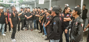 https://www.gardatipikornews.com.adhyaksanews.com/polres-dan-pemkot-mataram-gelar-apel-operasi-ketupat-rinjani-siap-amankan-idul-fitri-dan-arus-mudik-2026