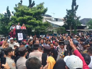 https://www.gardatipikornews.com.adhyaksanews.com/anwar-sadat-perkuat-sinergi-daerah-di-hut-ke80-pemkot-jambi-kerja-sama-strategis-tanjab-baratkota-jambi-resmi-dimulai