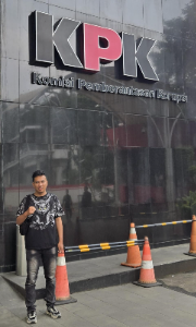 https://www.gardatipikornews.com.adhyaksanews.com/sosialisasi-bagi-pemilik-bangunan-berdiri-diatas-irigasi-wilayah-ds-cogreg-bersama-kades-dan-camat-parung-berjalan-kondusif