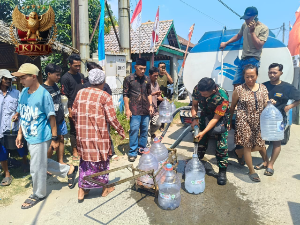 https://www.gardatipikornews.com.adhyaksanews.com/kawal-bantuan-air-bersih-untuk-warga-kades-gunung-kaler-apresiasi-kepedulian-kjni