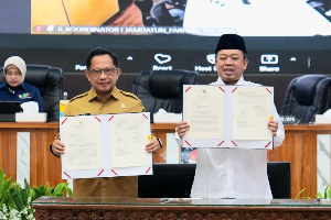 https://www.gardatipikornews.com.adhyaksanews.com/bhayangkara-jaga-dan-rawat-sukabumi-polres-sukabumi-sambangi-lansia-sebatang-kara-di-cisolok