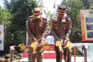 https://www.gardatipikornews.com.adhyaksanews.com/rajawali-sorot-data-bupati-kubu-raya-lebih-dari-10-oknum-kades-diduga-terlibat-pungli-judi-hingga-narkoba
