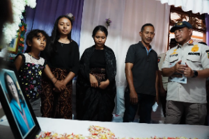 https://www.gardatipikornews.com.adhyaksanews.com/mendagri-salurkan-bantuan-bagi-warga-terdampak-gempa-di-pulau-palue-dorong-pemenuhan-kebutuhan-masyarakat