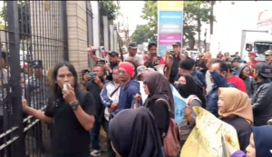 https://www.gardatipikornews.com.adhyaksanews.com/puluhan-ribu-ummat-islam-bertumpah-ruah-joor-kudama-dan-munas-di-ponpes-alfatah-temboro-magetan-jawa-timur